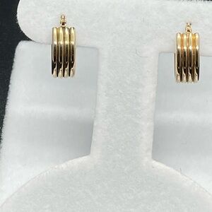 Sold——10k solid gold Huggies